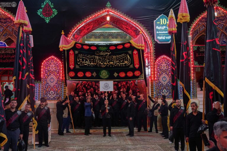 دستۀ عزاداری حرم در کربلا
